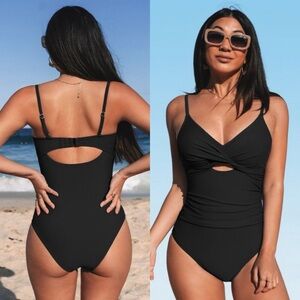 NWT Women's Twist Front Cutout‎ One Piece Swimsuit SIZE MEDIUM